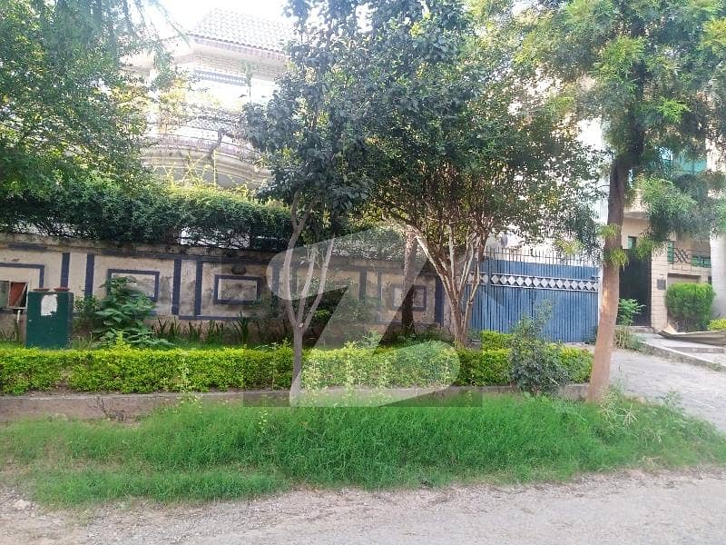 آئی ۔ 8 اسلام آباد میں 6 کمروں کا 1 کنال مکان 5.0 لاکھ میں کرایہ پر دستیاب ہے۔