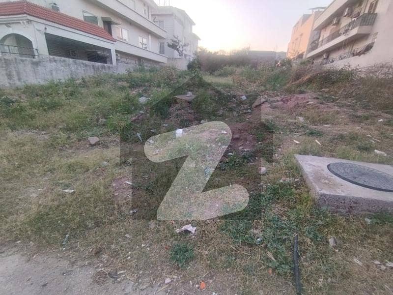 ڈی ۔ 12 اسلام آباد میں 1 کنال رہائشی پلاٹ 13.8 کروڑ میں برائے فروخت۔