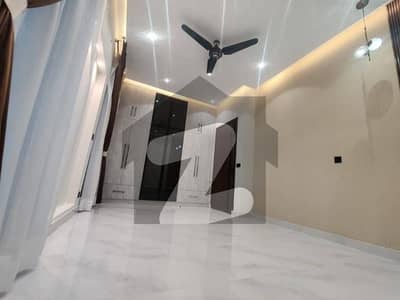 10 Marla Facing Park | 6 Bed Modern Design Luxury House in Lake City