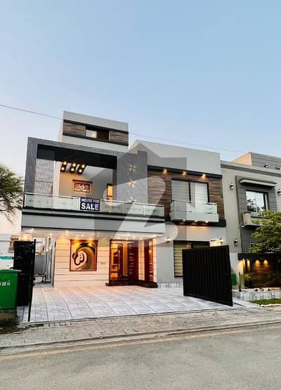 10 Marla House Available For Sale In Bahria Town Lahore