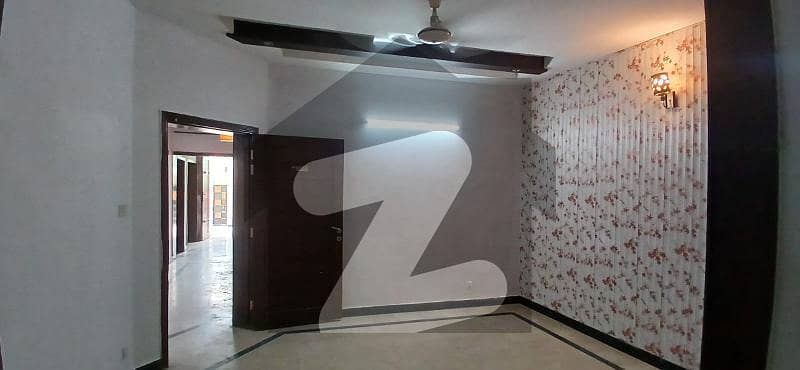 Ground Floor For Rent In G-13 (10 Marla)