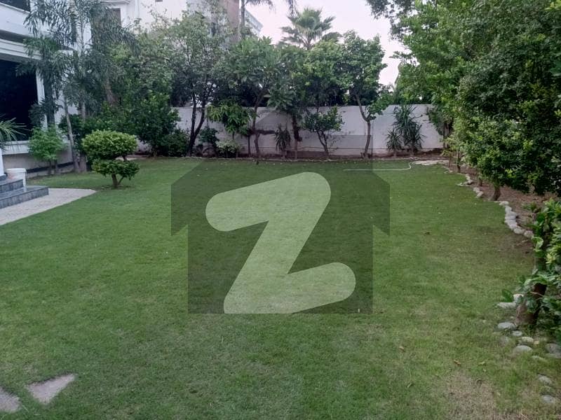 بحریہ ٹاؤن لاہور میں 6 کمروں کا 2 کنال مکان 8.0 لاکھ میں کرایہ پر دستیاب ہے۔