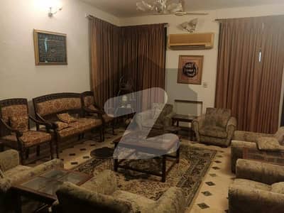 کورنگ ٹاؤن اسلام آباد میں 8 کمروں کا 15 مرلہ مکان 5.5 کروڑ میں برائے فروخت۔