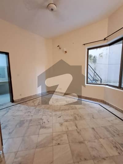 ای ۔ 11/4 ای ۔ 11,اسلام آباد میں 3 کمروں کا 1 کنال زیریں پورشن 1.5 لاکھ میں کرایہ پر دستیاب ہے۔