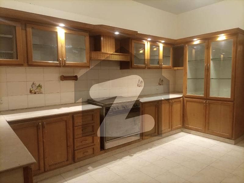 E11/4 1 kanal Ground portion 3 Bedroom E11/4 1 kanal Ground portion 3 Bedroom