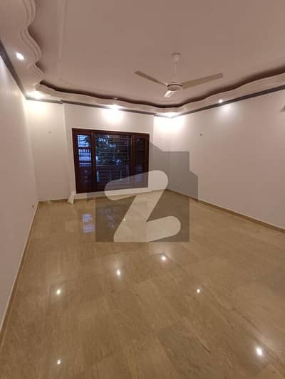 Well Maintained 500 Yard Bungalow Available For Rent