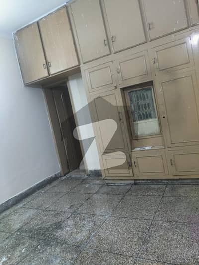 10 MARLA LOWER PORTION AVAILABLE FOR RENT IN PRIME LOCATION OF ALLAMA IQBAL TOWN LAHORE