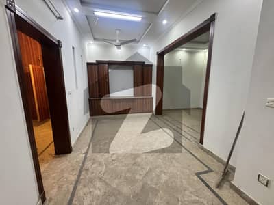 صادق آباد راولپنڈی میں 4 کمروں کا 4 مرلہ مکان 2.2 کروڑ میں برائے فروخت۔