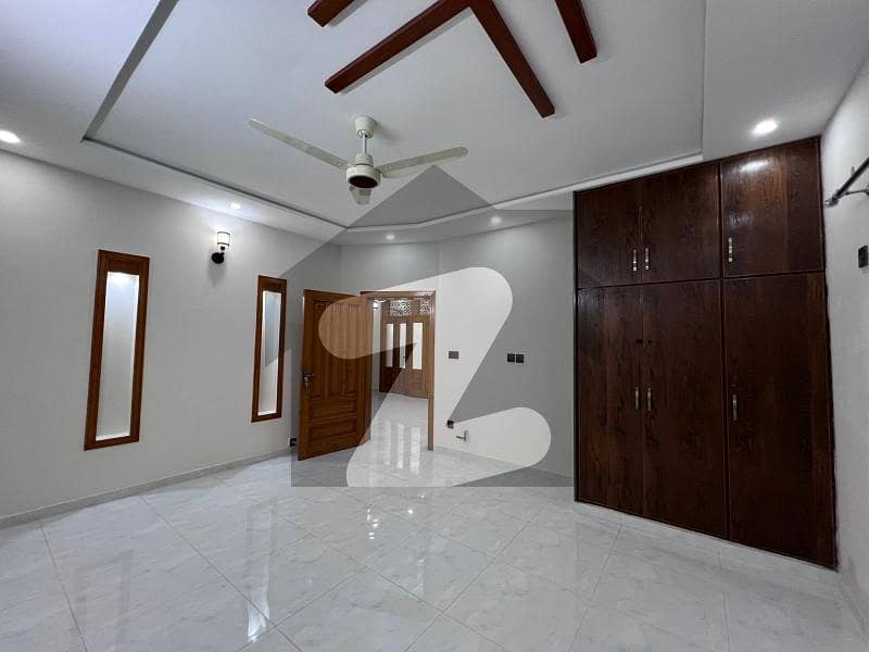 30/60 upper portion available for Rent in G13