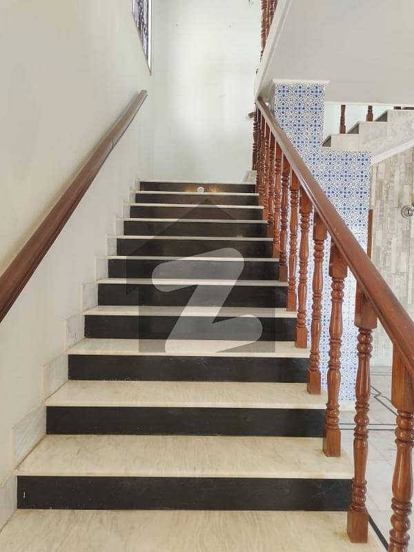 500 Yards Bungalow Available On Rent Phase 6