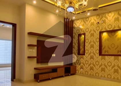 بحریہ ٹاؤن سیکٹر ای بحریہ ٹاؤن,لاہور میں 5 کمروں کا 10 مرلہ مکان 1.0 لاکھ میں کرایہ پر دستیاب ہے۔