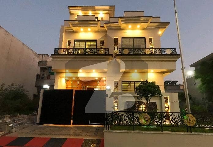 جی ۔ 13 اسلام آباد میں 4 کمروں کا 4 مرلہ مکان 5.0 کروڑ میں برائے فروخت۔