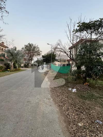 ڈی ایچ اے فیز 7 - بلاک ٹی فیز 7,ڈیفنس (ڈی ایچ اے),لاہور میں 1 کنال رہائشی پلاٹ 3.0 کروڑ میں برائے فروخت۔