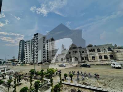 عسکری 10 عسکری,لاہور میں 4 کمروں کا 12 مرلہ فلیٹ 4.4 کروڑ میں برائے فروخت۔
