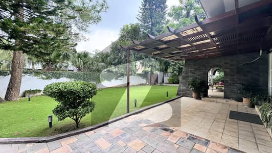 6 Bedrooms Double Storey House Available For Rent. .