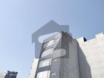 04 MARLA BRAND NEW BUILDING 7 FLOOR WITH ELEVATOR EXCELLENT LOCATION