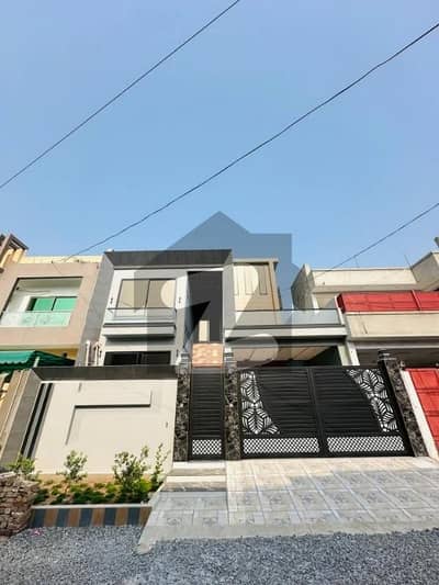 Luxurious & Spacious House Solid Construction Ideal Location Near Masjid, Park & Market