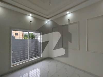 Prime Location House Of 10 Marla In Muhafiz Town For sale