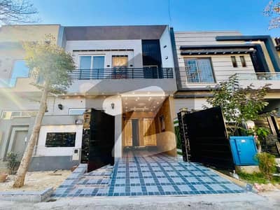 5 Marla Brand New House Available For Sale In Lake City