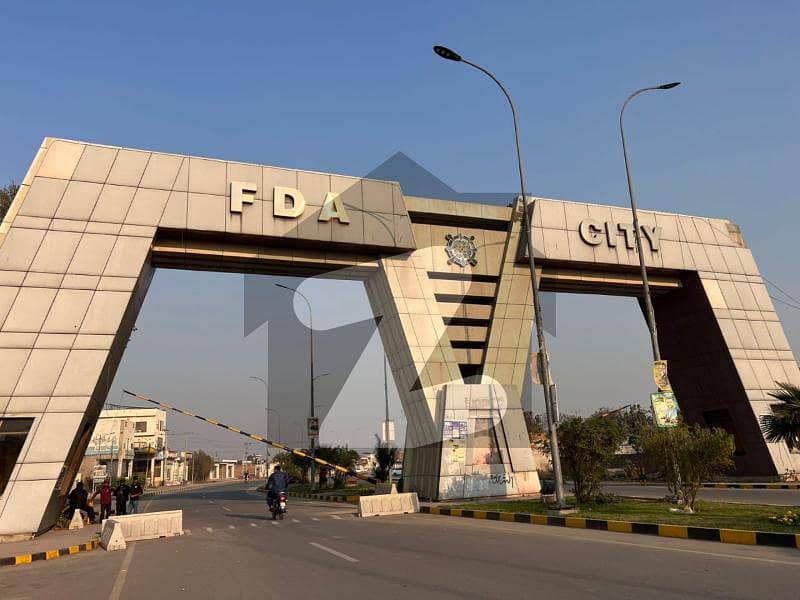 Plot for sale 5 Kanal fda city A-block