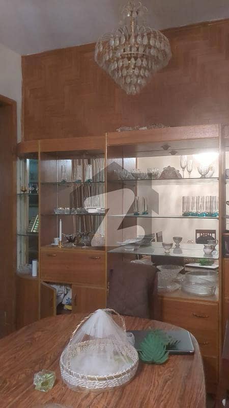 ایف ۔ 6 اسلام آباد میں 4 کمروں کا 18 مرلہ مکان 23.0 کروڑ میں برائے فروخت۔