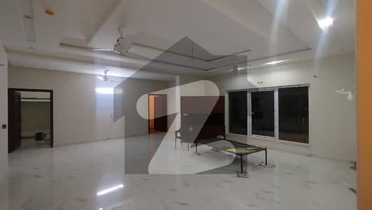 ڈی ایچ اے فیز 8 ڈیفنس (ڈی ایچ اے),لاہور میں 3 کمروں کا 1 کنال بالائی پورشن 1.9 لاکھ میں کرایہ پر دستیاب ہے۔