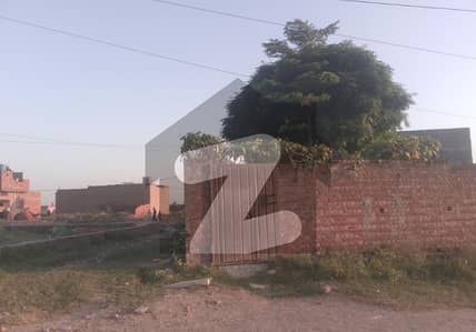 کاہنہ لاہور میں 1 کمرے کا 5 مرلہ گودام 37.5 لاکھ میں برائے فروخت۔
