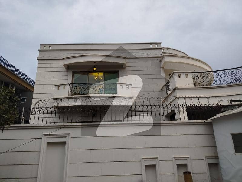 ایف ۔ 7 اسلام آباد میں 9 کمروں کا 1 کنال مکان 14.0 لاکھ میں کرایہ پر دستیاب ہے۔