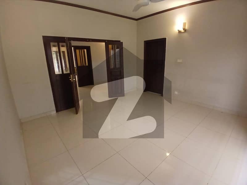 ڈی ایچ اے فیز 5 ڈی ایچ اے ڈیفینس,کراچی میں 5 کمروں کا 1 کنال مکان 3.75 لاکھ میں کرایہ پر دستیاب ہے۔