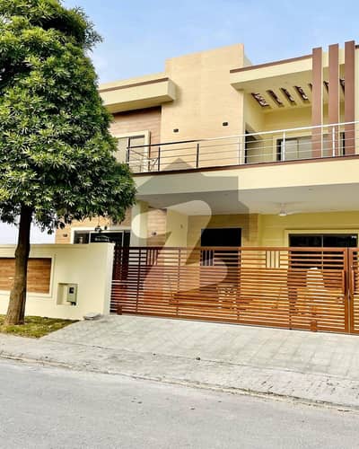 One Kanal Beautiful House Available For Rent