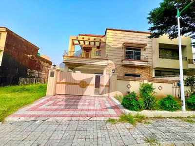 بحریہ ٹاؤن فیز 8 بحریہ ٹاؤن راولپنڈی,راولپنڈی میں 5 کمروں کا 10 مرلہ مکان 1.2 لاکھ میں کرایہ پر دستیاب ہے۔