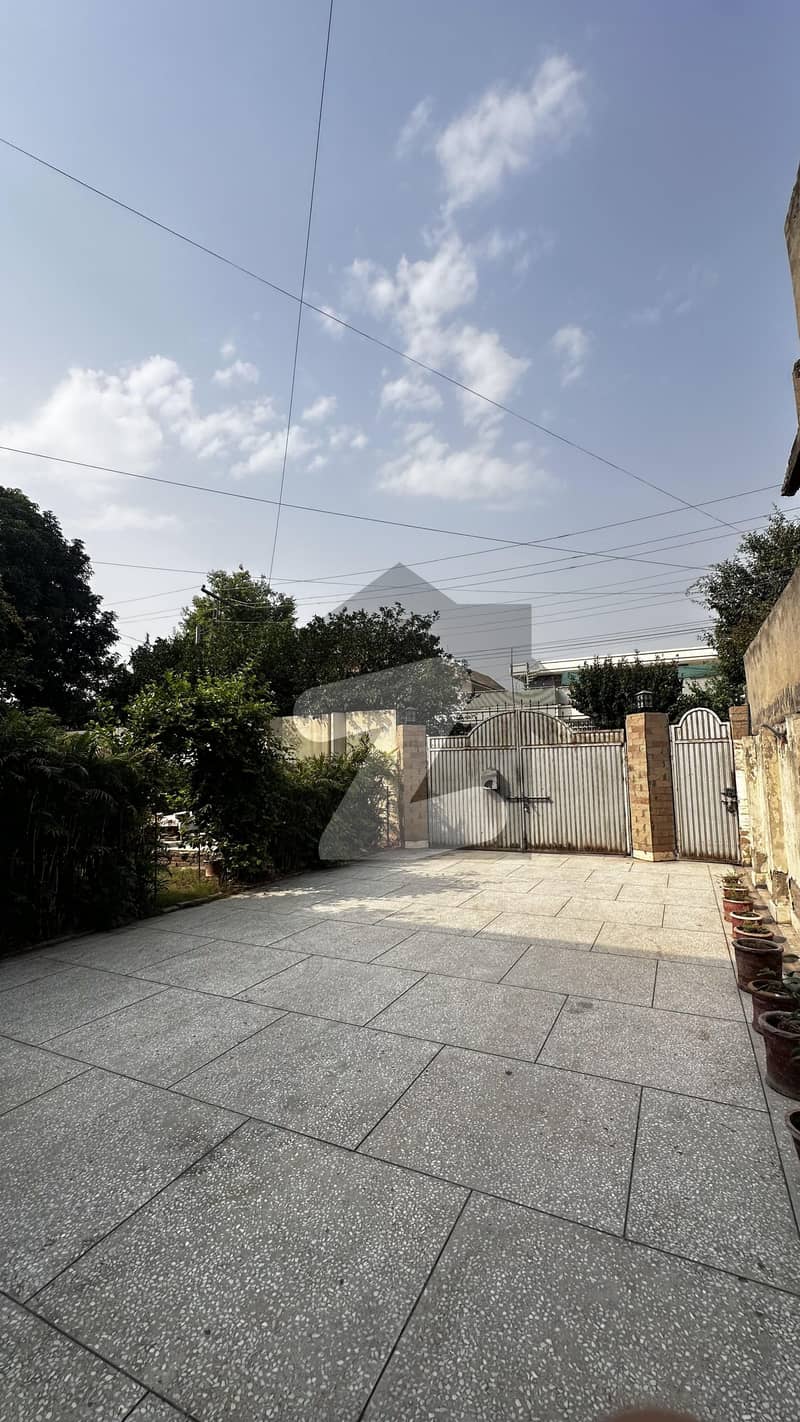 1 Kanal House For Sale