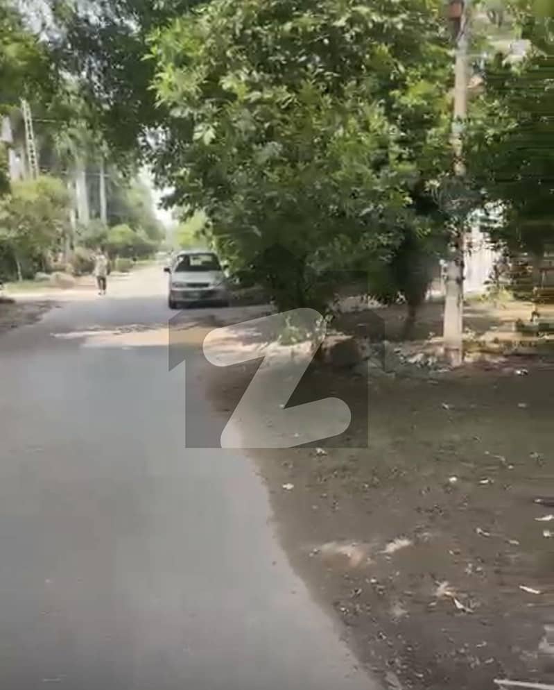 سرور روڈ کینٹ,لاہور میں 3 کمروں کا 10 مرلہ مکان 5.75 کروڑ میں برائے فروخت۔