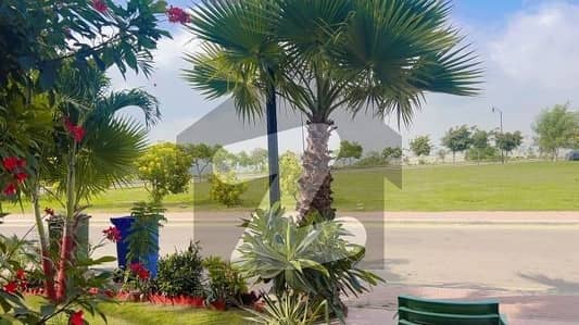VILLA FOR SALE PARK FACING PRECINCT 11-A