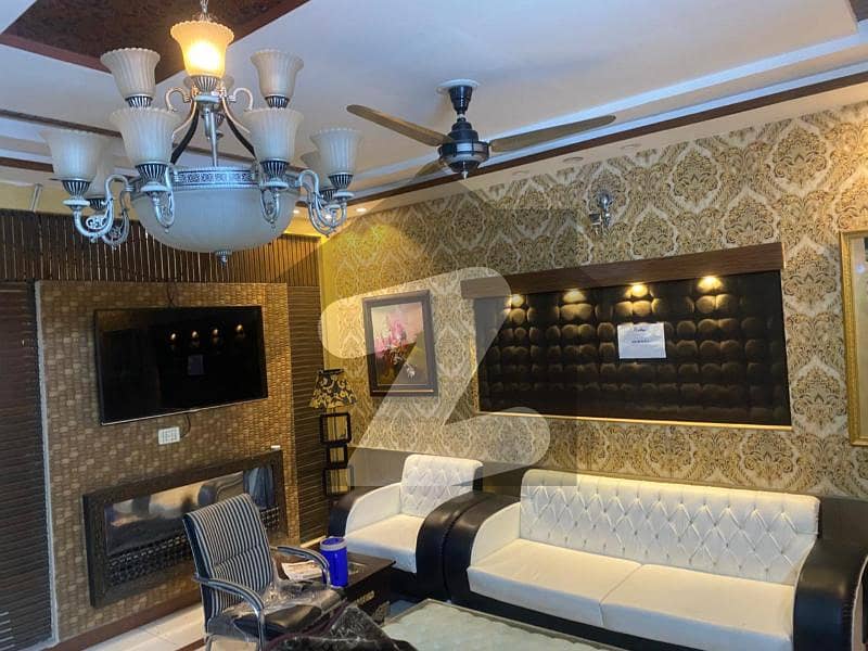 جوہر ٹاؤن فیز 1 جوہر ٹاؤن,لاہور میں 5 کمروں کا 10 مرلہ مکان 2.0 لاکھ میں کرایہ پر دستیاب ہے۔