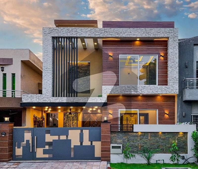 Very Beautiful 10 Marla House
