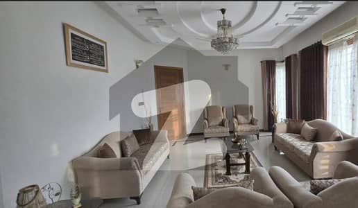 500 YARD PORTION FOR RENT- PRIME LOCATION PHASE 8 ZULFIQAR AVENUE