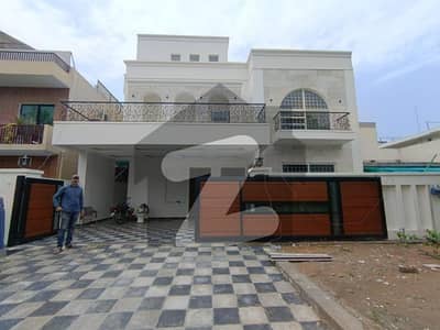 آئی ۔ 8 اسلام آباد میں 7 کمروں کا 14 مرلہ مکان 17.9 کروڑ میں برائے فروخت۔