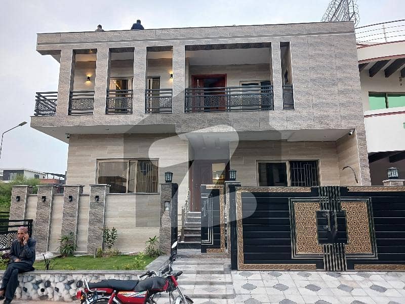 35x70 Beautifull House For Rent In G13