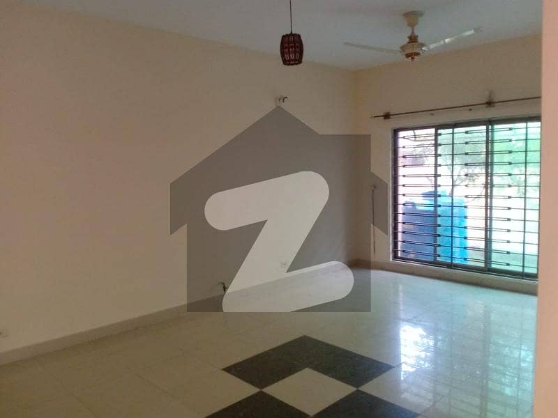 Askari 10, 3 Bedrooms SD House Available For Rent