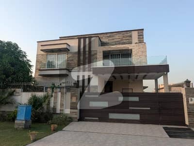 ڈی ایچ اے فیز 7 ڈیفنس (ڈی ایچ اے),لاہور میں 6 کمروں کا 1 کنال مکان 2.8 لاکھ میں کرایہ پر دستیاب ہے۔