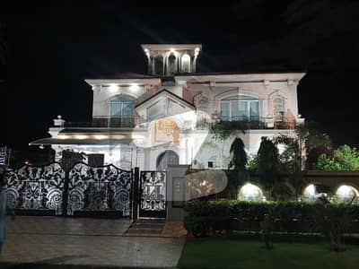 ڈی ایچ اے فیز 6 ڈیفنس (ڈی ایچ اے),لاہور میں 5 کمروں کا 1 کنال مکان 3.8 لاکھ میں کرایہ پر دستیاب ہے۔
