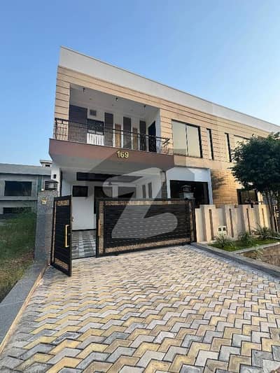 بحریہ انکلیو بحریہ ٹاؤن,اسلام آباد میں 5 کمروں کا 8 مرلہ مکان 3.2 کروڑ میں برائے فروخت۔