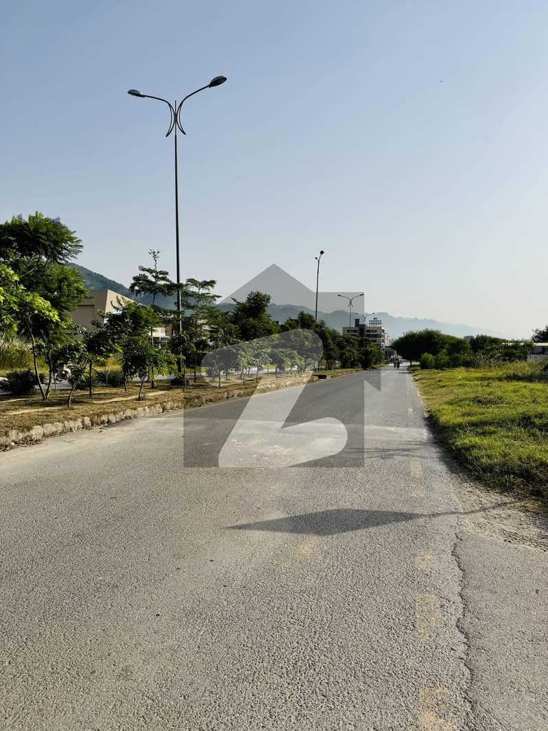 ڈی ۔ 12/3 ڈی ۔ 12,اسلام آباد میں 1 کنال رہائشی پلاٹ 13.75 کروڑ میں برائے فروخت۔