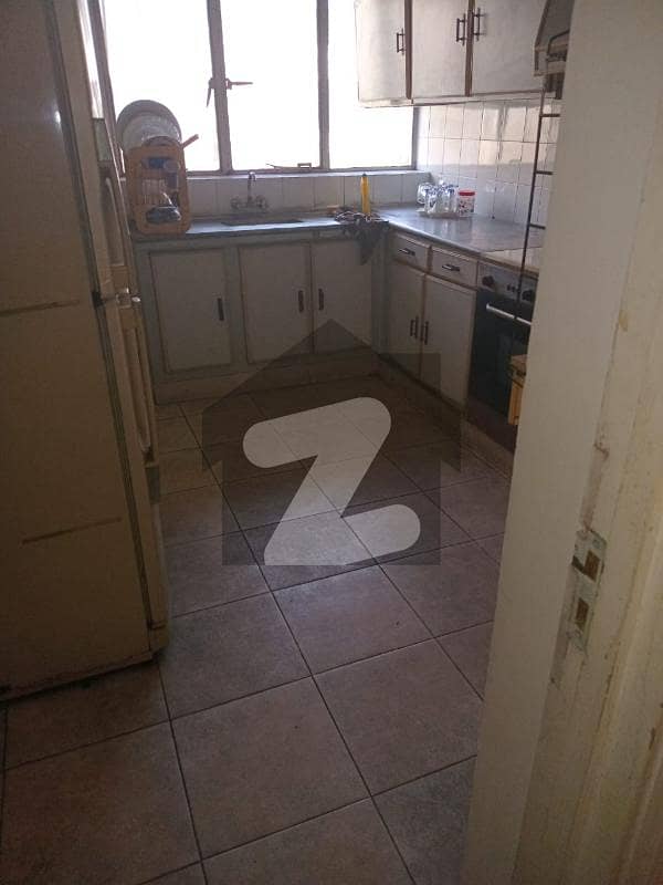 10 MARLA 3 BEDROOM APARTMENT AVAILABLE FOR SALE