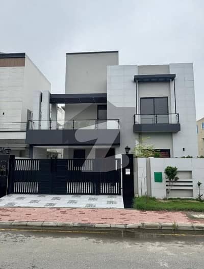 10 Marla upper portion for rent top city