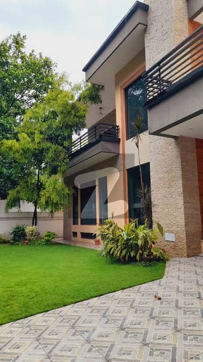 Elegant 8-Bedroom House for Rent | Prime Location F-7, Islamabad