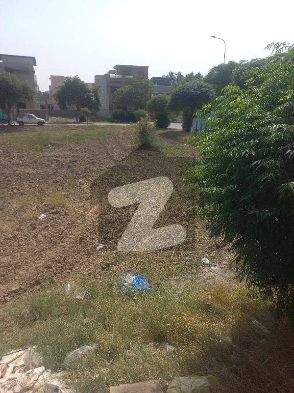 ڈی ایچ اے 9 ٹاؤن ڈیفنس (ڈی ایچ اے),لاہور میں 8 مرلہ کمرشل پلاٹ 10.5 کروڑ میں برائے فروخت۔