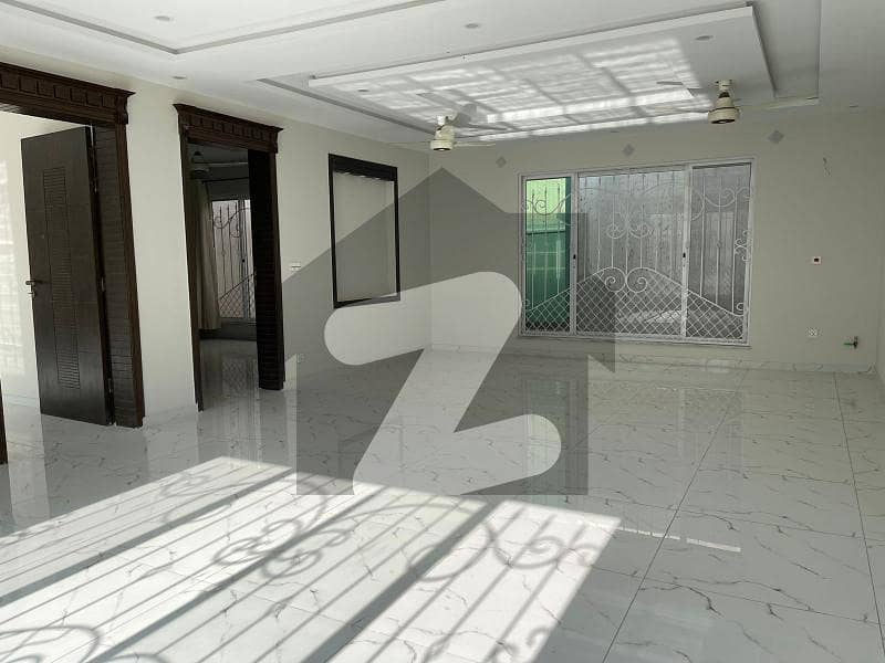 ایف ۔ 8 اسلام آباد میں 6 کمروں کا 2 کنال مکان 14.0 لاکھ میں کرایہ پر دستیاب ہے۔