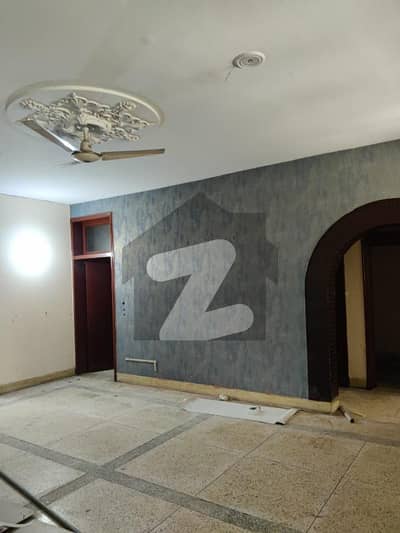 Lower Portion Of 1 Kanal Rent For Silent Office Or For Family In Model Town Link Road
